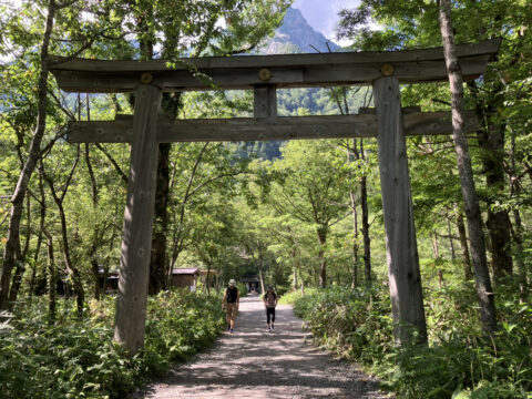 上高地　穂高神社の鳥居