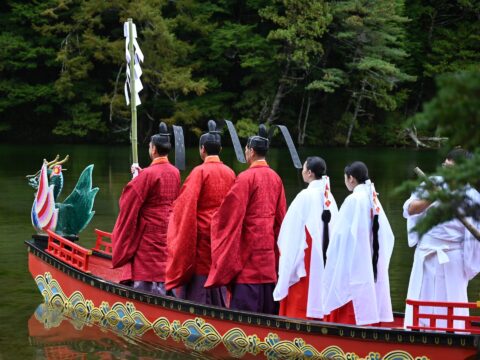 上高地・明神池御船祭り（穂高神社奥宮例大祭）