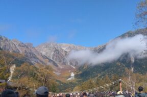 【秋の上高地観光情報】紅葉・黄葉の進みは5分程度