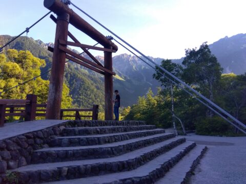 上高地・河童橋と穂高連峰