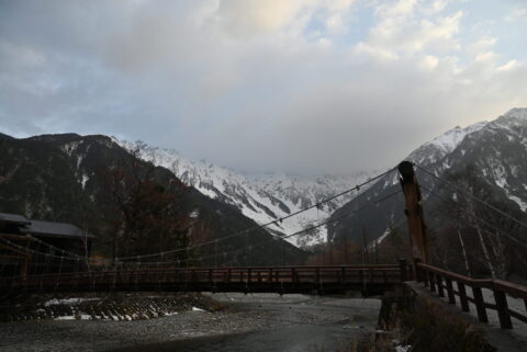 上高地・河童橋と穂高連峰