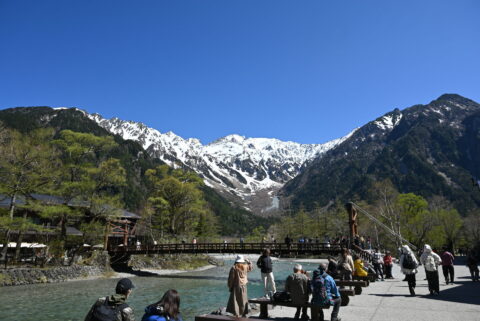 上高地・河童橋から見た5月中旬の穂高連峰