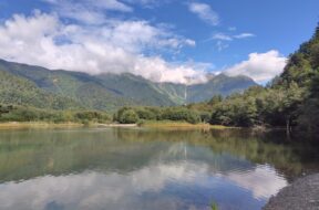 【絶景＆季節のみどころ】秋の上高地をガイドウォークで！
