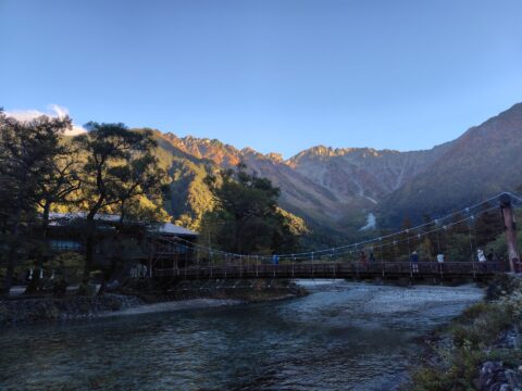 上高地・10月の穂高れ峰と河童橋