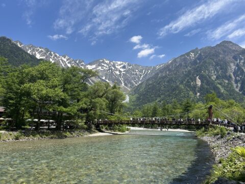 6月の河童橋と穂高連峰