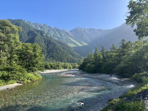 7月の穂高連峰と梓川