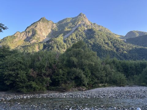 朝6時頃の明神岳