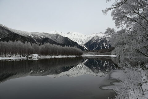 冬の上高地・大正池と穂高連峰