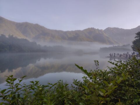 上高地・大正池の夏の朝もや