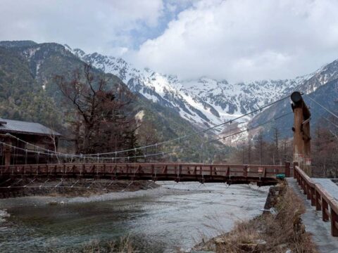 2026年3月の上高地の様子・河童橋と穂高連峰