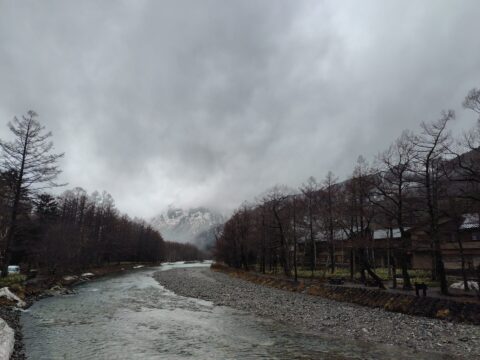 上高地・河童橋から梓川と焼岳