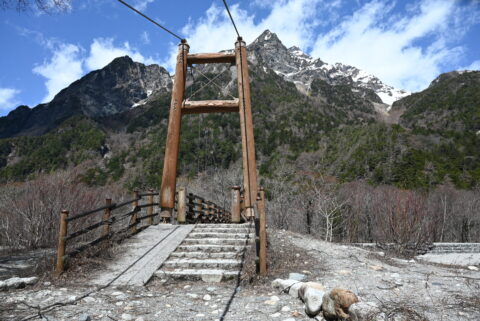 明神橋と明神岳