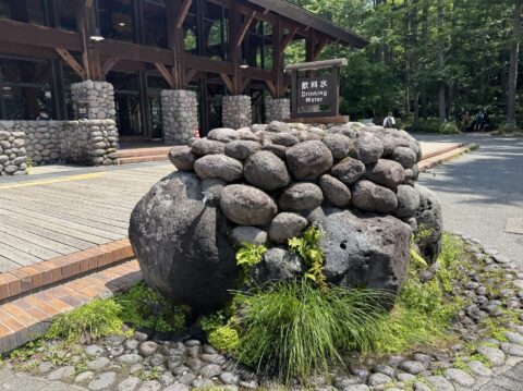 上高地バスターミナルの湧き水を汲める場所
