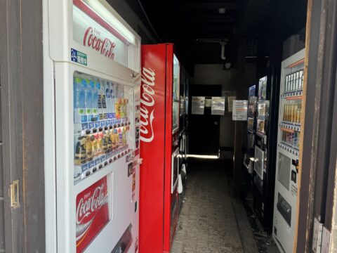 河童橋にたくさんある自動販売機
