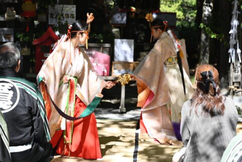 例大祭・巫女さんの舞